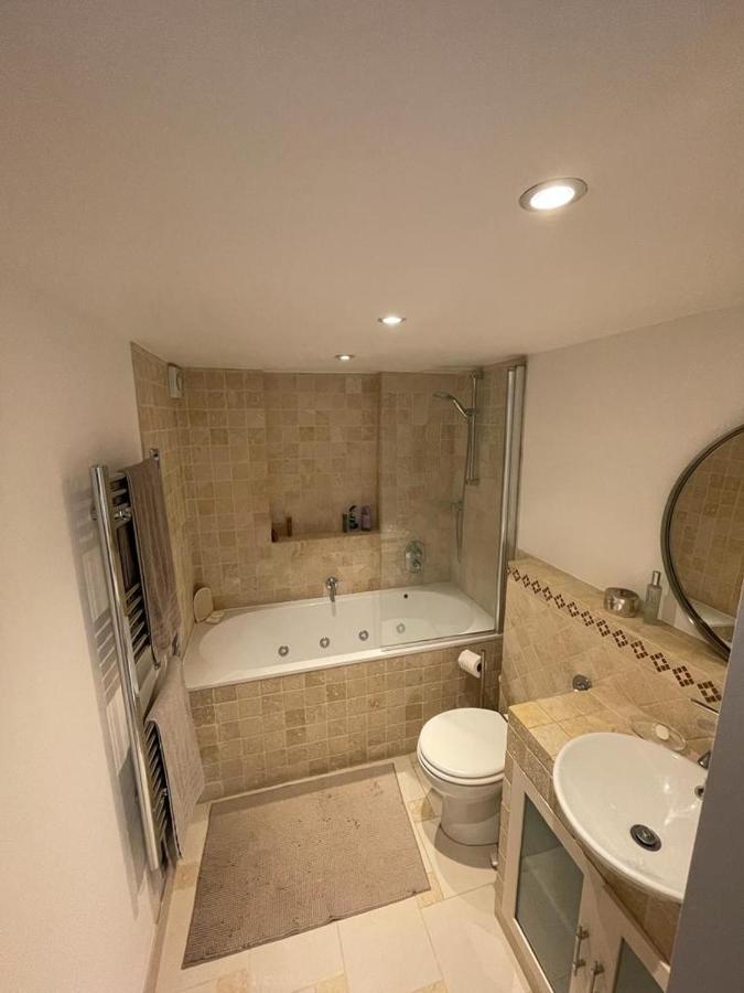 Spacious Holiday Home! London Exteriör bild