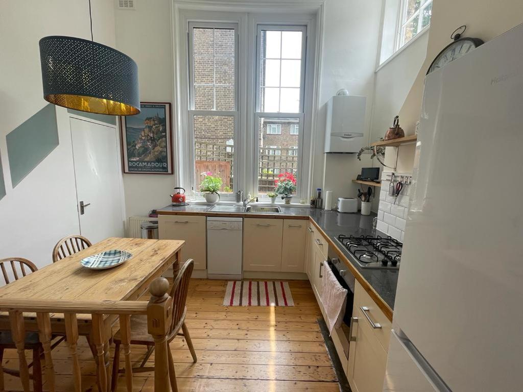 Spacious Holiday Home! London Exteriör bild